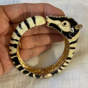Giraffe Enamel Finished w/ Rhinestone Accents Hinged Bracelet‎
